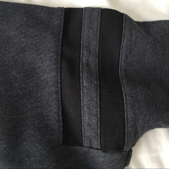 Forever 21 Cropped Sweater - Picture 5 of 5